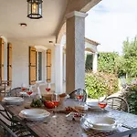 Stylish With Terrace Vila