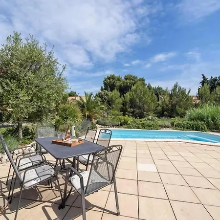Vila Luxurious Villa With Private Swimming Pool